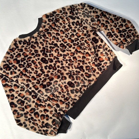 Leopard pattern top. Extremely stylish - Picture 6 of 8